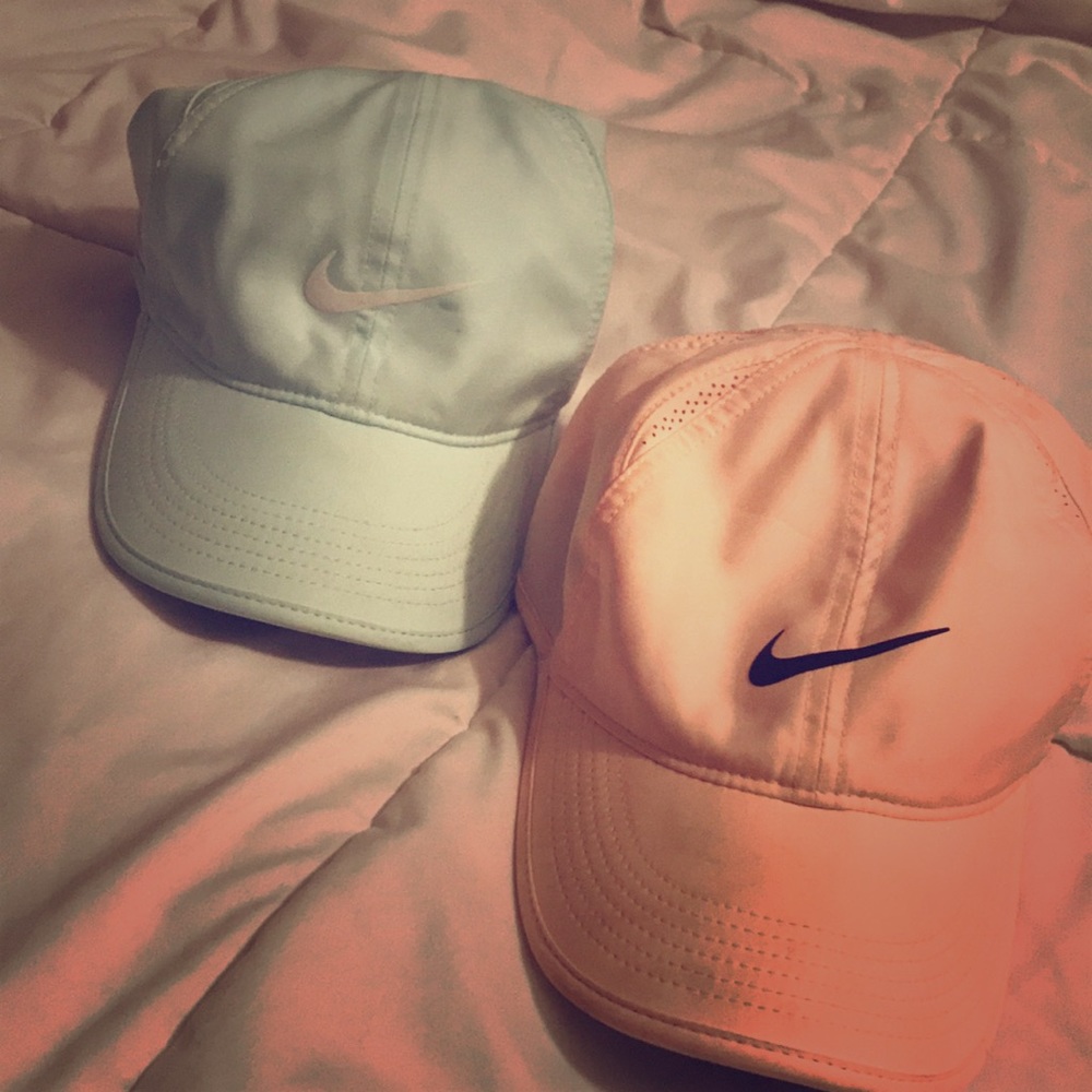 2 Nike hats